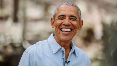 Barack and Michelle Obama’s Kalorama Living Room Reveals the Design Secret to Elevating Simple Neutrals with Rich Accent Colors