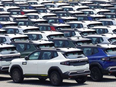 Renault ships first batch of India-made Duster SUVs to South Africa