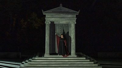 Epidaurus: 10,000-strong ovation for National Opera's 'Medea'