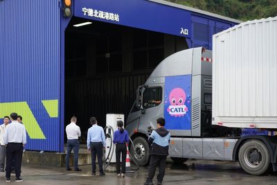 Electric trucks to use Chinese technology for swapping batteries ‘in minutes’, Octopus says