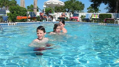 Mom sparks online debate after threatening to call cops on neighbors over an unfenced pool near her toddler
