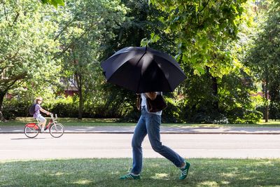 UK heatwave: 40C in June must be wake-up call on climate crisis, scientists warn