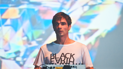 “I think you need to shake someone out of the state that they’re in in quite an aggressive way, then soothe it”: How to emulate one of Jon Hopkins' signature techniques with plugins