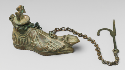 Hanging lamp in the form of a sandaled right foot: A 1,600-year-old bronze lamp with multilayered Christian symbolism