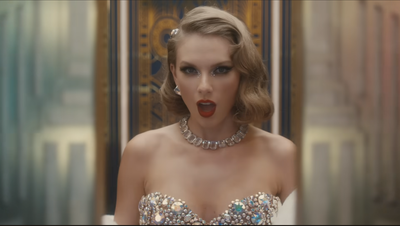 'The Girl in White': Taylor Swift Wedding Rumours Explode After Midnight Fireworks and Balcony Clues