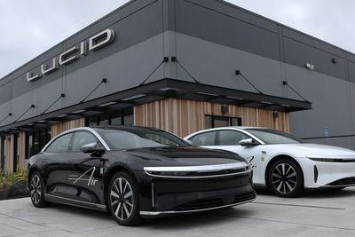 Lucid to Lay Off About 18% of U.S. Workforce as COO Exits EV Company
