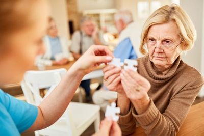 Air Pollution Study Links Long-Term Exposure to Higher Alzheimer’s Risk in 28 Million Seniors