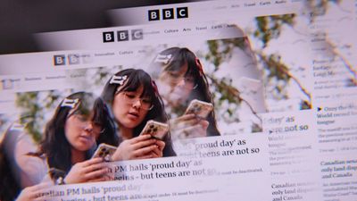 UK considers forcing social media to prioritise news