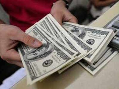 Dollar firms on hawkish Fed bets, oil rebound; yen near 40-year low