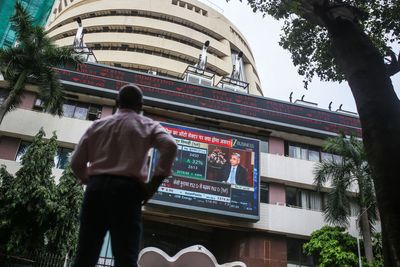 India’s biggest equity fund makes contrarian bet on IT stocks