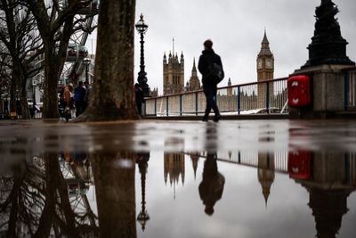 UK heatwave: Flash floods and lightning strikes batter London as thunderstorms hit