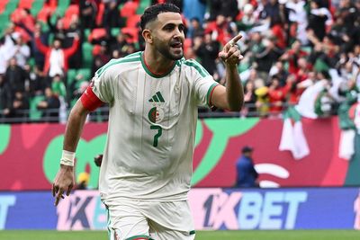 Who are the ITV commentators, pundits and presenters for Jordan vs Algeria?