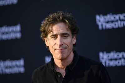 Stephen Mangan adds to theatre etiquette debate after Rosamund Pike controversy