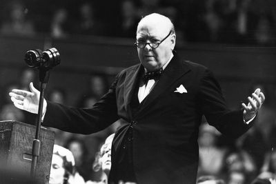 Artist withdraws National Portrait Gallery installation after Winston Churchill famine row