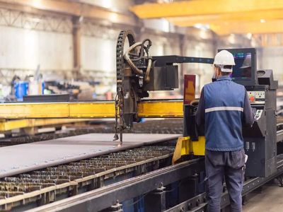 US manufacturing soars on front-loading of orders; factory employment tanks to six-year low