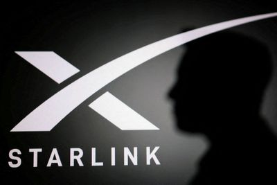 Israel smuggled Starlink into Iran to help protesters but ‘incompetent’ Netanyahu didn’t use them, says former PM