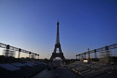Scorching heat shuts Paris' Eiffel Tower and Louvre museum early as France swelters