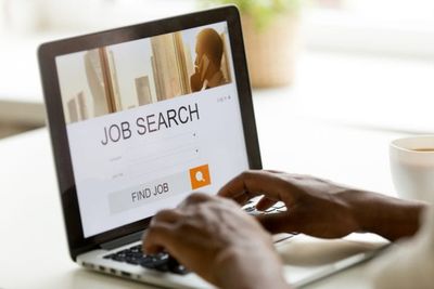 Resume Now Survey: 92% of U.S. Workers Job-Search During Work Hours—Experts Warn ‘Doomjobbing’ Can Hurt Productivity and Careers