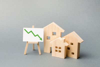 New Study Finds Homeowners Over Age 65 Lose $20K When Selling Their Homes