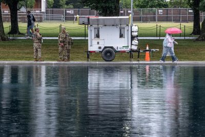 Workers put fence up around Reflecting Pool as Trump’s renovation chaos deepens