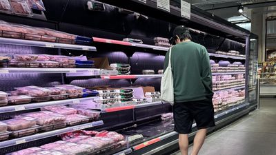 Shares snap losing steak but inflation threats remain