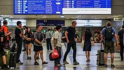 Thousands stranded as technical malfunction temporarily halts entire German railway network