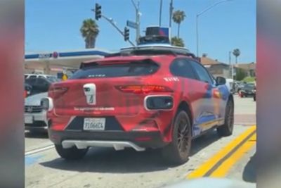 Waymo self-driving taxi caught heading into oncoming traffic amid World Cup congestion