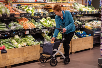 AI Grocery Carts With Cameras Track Every Move Shoppers Make While Cashier Jobs Vanish Across America