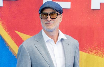 What convinced Craig Gillespie to direct Supergirl?