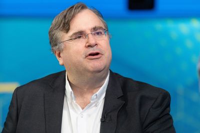 Reid Hoffman says SpaceX is 'not an AI company' and xAI is a 'complete train wreck' — and there's room for both OpenAI and Anthropic