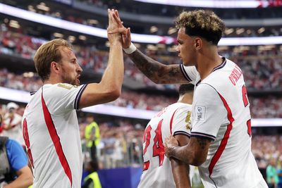 Who will England play in World Cup round of 32?