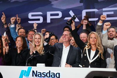 As mega-funds grab 72% of all capital raised, the gap between VC's haves and have-nots keeps widening