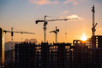 Consumer court asks builder to return money taken from buyer after failing to deliver the project