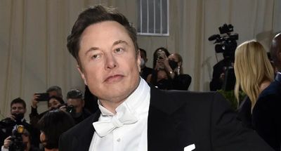 Elon Musk Loses Brief “Trillionaire” Status as Tech Sell-Off Hits SpaceX and Tesla Shares
