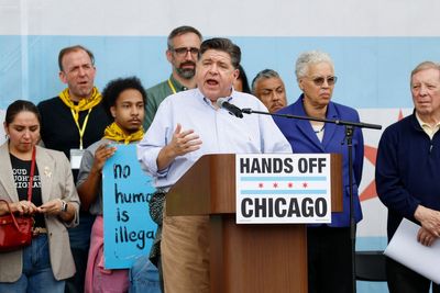 Trump bashes Chicago over surge in shootings and spars with Illinois Gov. Pritzker. So how dangerous is the Windy City?