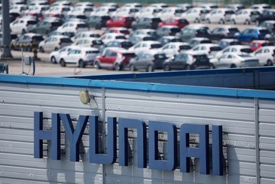 Hyundai Motor workers back strike for big bonuses