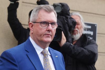 Former DUP leader Donaldson to renounce knighthood and Privy Council membership