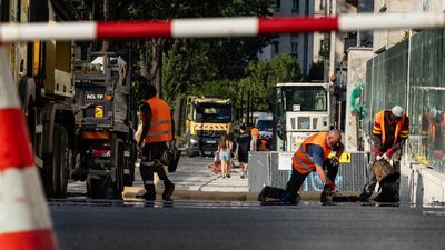 ‘I don’t have a choice’: Paris workers struggle under historic heatwave