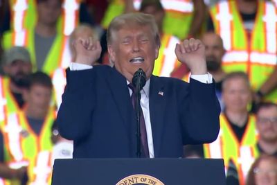 Trump again groans his way through bizarre ‘transgender weightlifter’ impression in front of factory workers in Pennsylvania