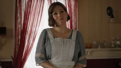 Erin Krakow Says ‘Messy’ Situations On When Calls The Heart Were The Best Prep For Welcoming Her Daughter