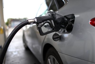 Major gas stations are using AI to keep prices inflated, lawsuit says