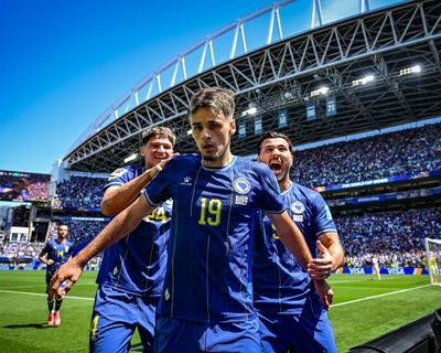 Bosnia and Herzegovina on verge of knockout stage after seeing off Qatar