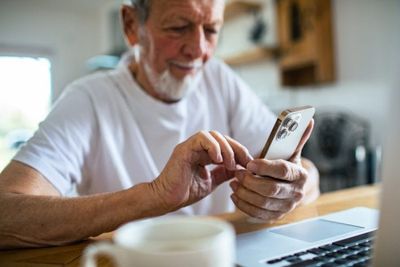 Meta-Analysis: Using Tech May Cut Cognitive-Impairment Risk—Why Experts Say ‘Technological Reserve’ Matters