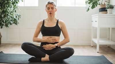 Don’t start a workout until you've completed this three-minute breathing drill, says a pelvic floor expert and doctor of physical therapy
