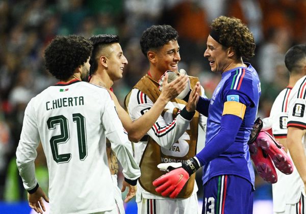 Mexico stay perfect and bounce Czechs out of World Cup with 3-0 win