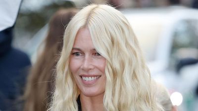 Claudia Schiffer’s white midi dress and summery wicker basket bag make the most elegant warm-weather outfit formula