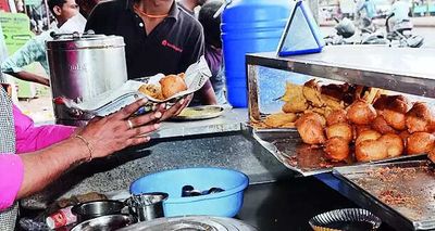 Maharashtra FDA bans serving food in newspapers, issues statewide food safety order