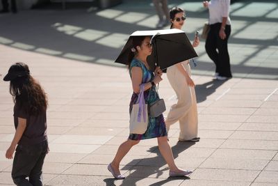 Heatwave brings more disruption as temperature records look likely to tumble