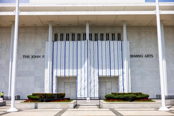 Judge orders Trump administration to explain tarp obscuring Kennedy Center