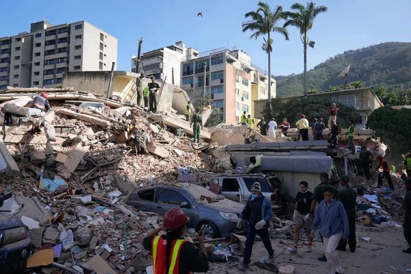 World sends rescuers, aid as Venezuela reels from quakes
